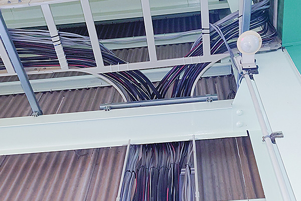 幹線及びケーブルラック工事